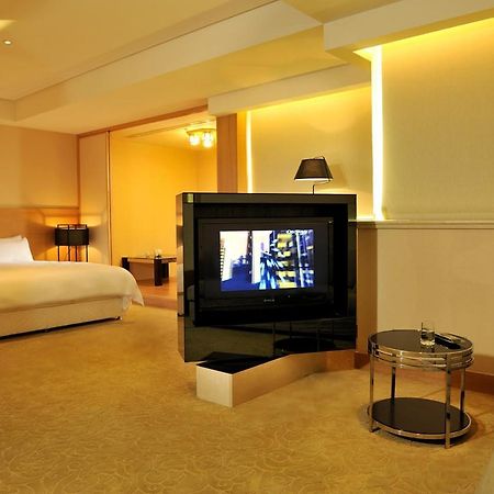 Asia Emperor Hotel Tainan Bagian luar foto