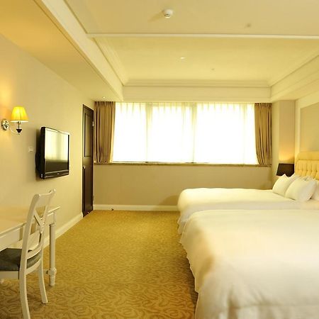 Asia Emperor Hotel Tainan Bagian luar foto