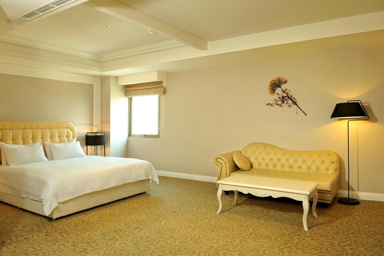 Asia Emperor Hotel Tainan Bagian luar foto
