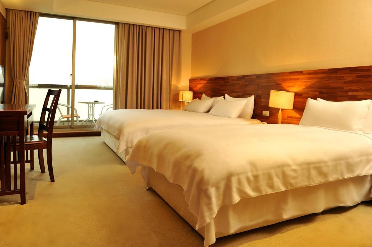 Asia Emperor Hotel Tainan Bagian luar foto