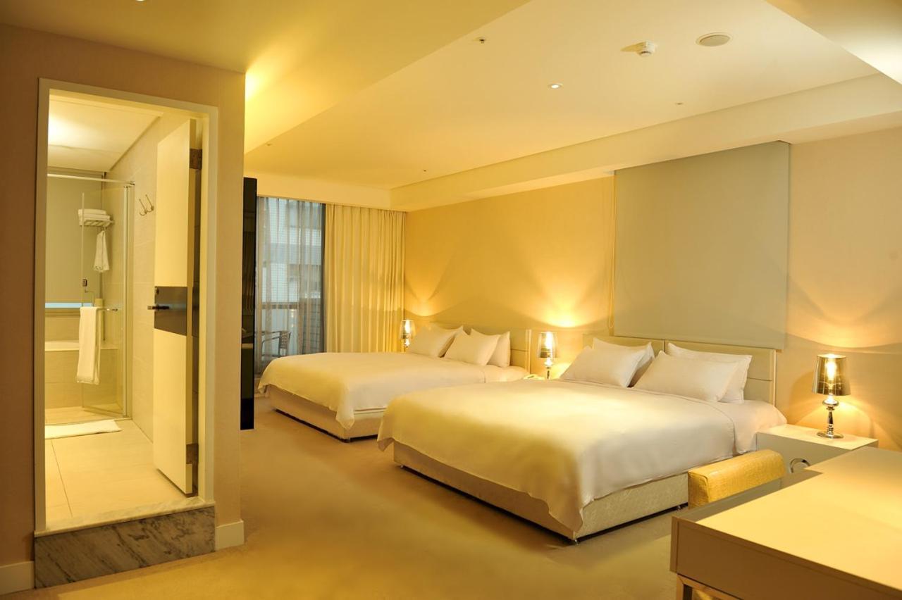 Asia Emperor Hotel Tainan Bagian luar foto
