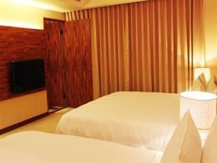 Asia Emperor Hotel Tainan Bagian luar foto